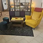 Stylish Modern Apartment *